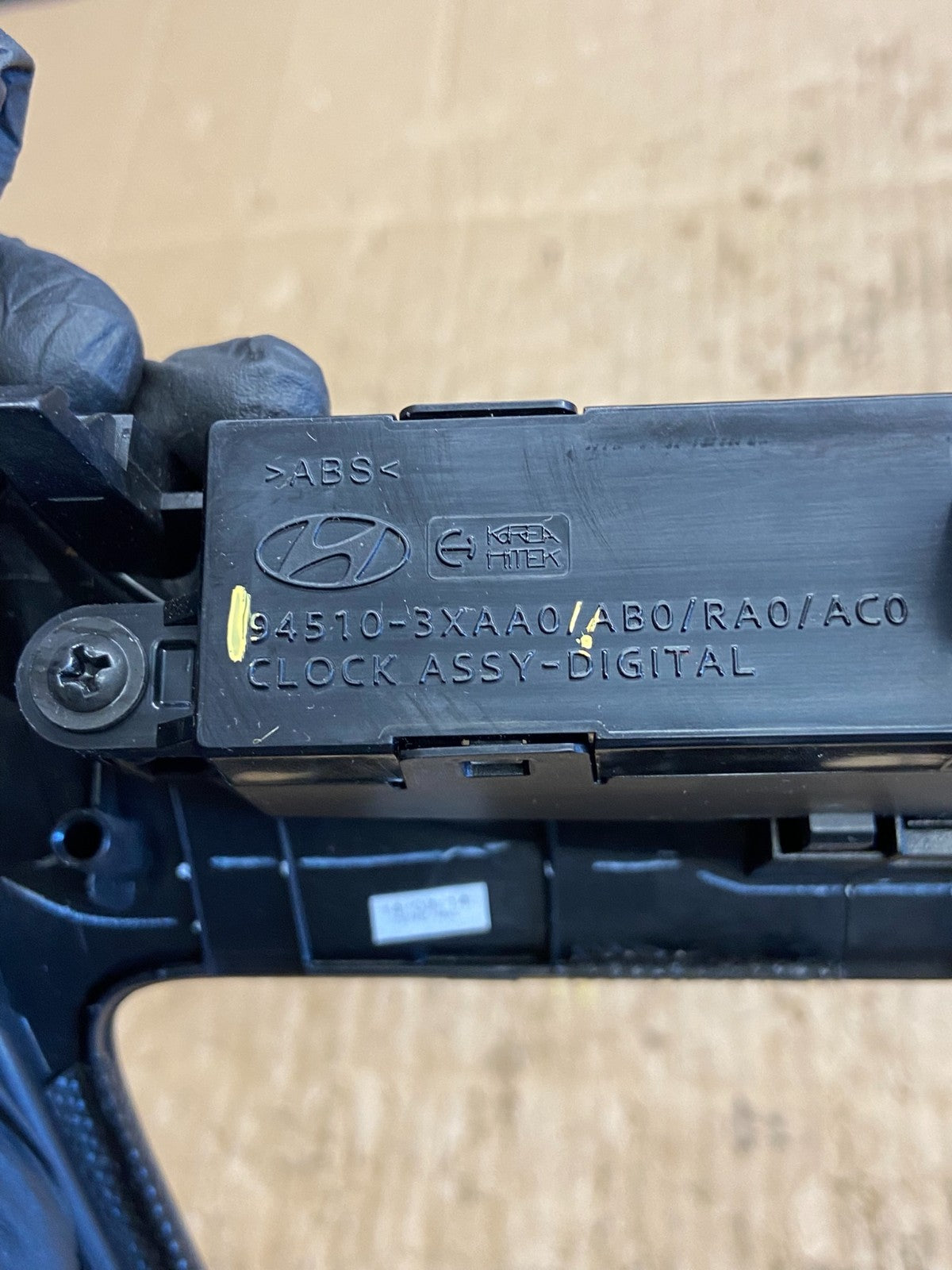 2014-2016 Hyundai Elantra Center Radio Climate Control Air Vent Bezel AD1993 DG5