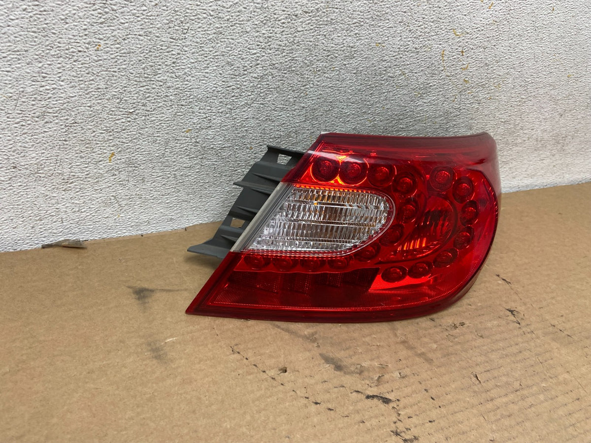 2011 2012 2013 Infiniti M37 M56 Right Passenger RH Tail Light AH4307 DW1