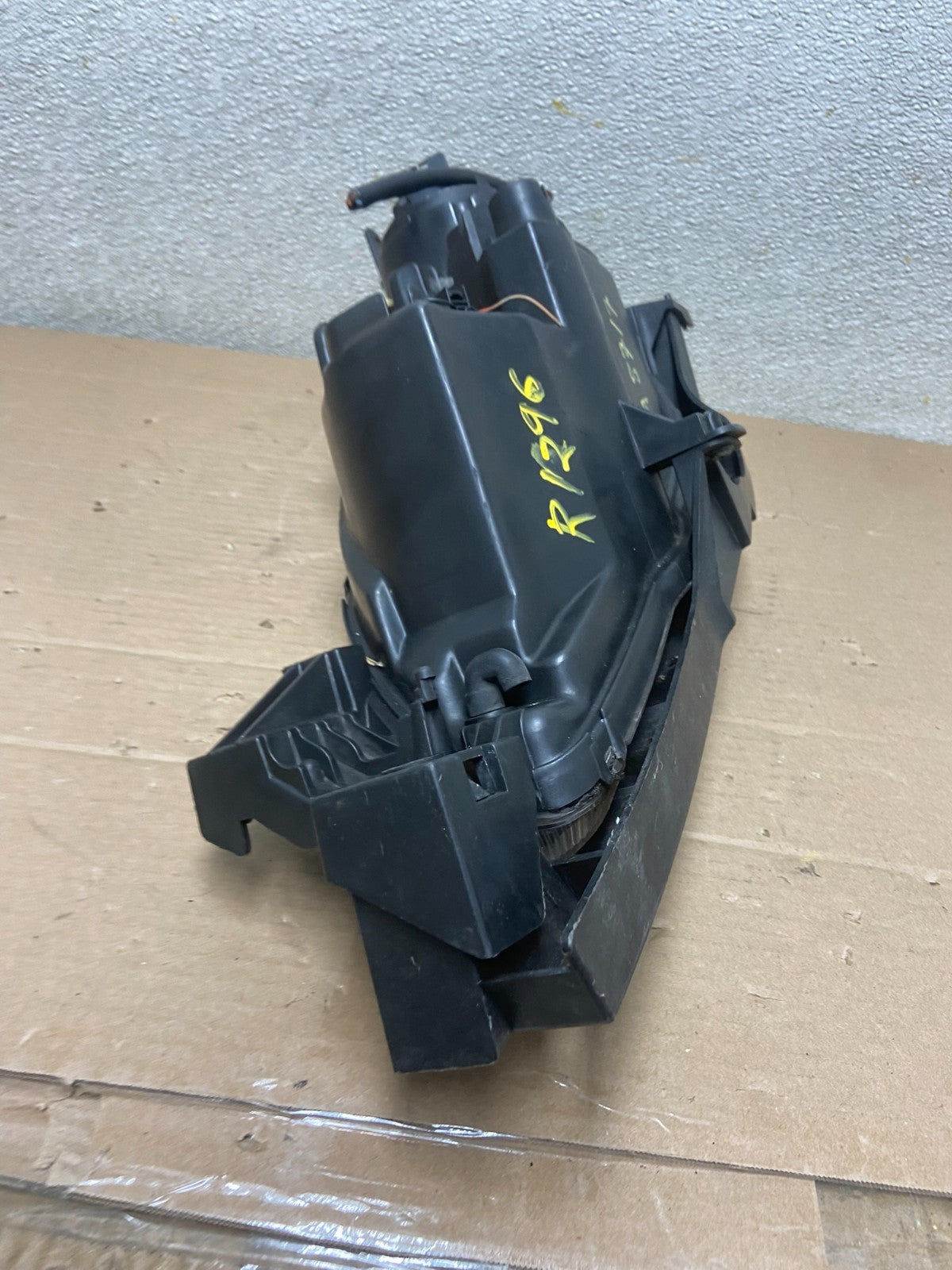 2004 to 2009 Mazda 3 Sedan Right Passenger Rh Side Headlight AA8717 DW8