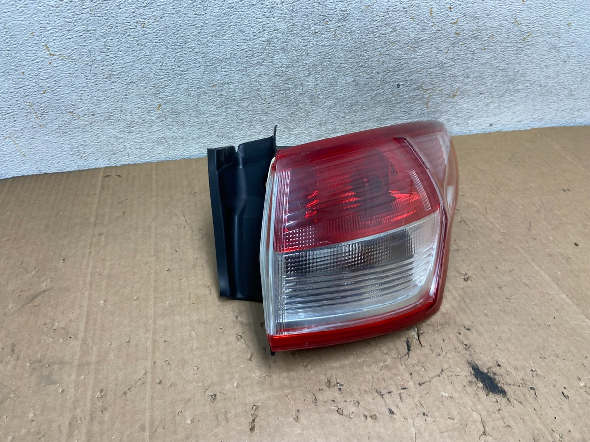 2013 to 2016 Ford Escape Right Passenger RH Side Tail Light AI9134 LK2