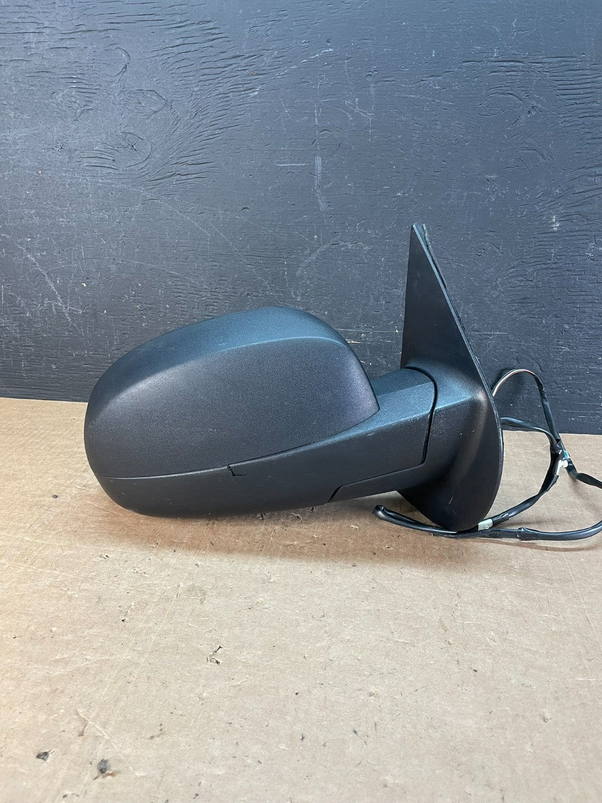 2007-2013 Chevrolet Tahoe Silverado Suburban Right Passenger Mirror AE8552 DW0
