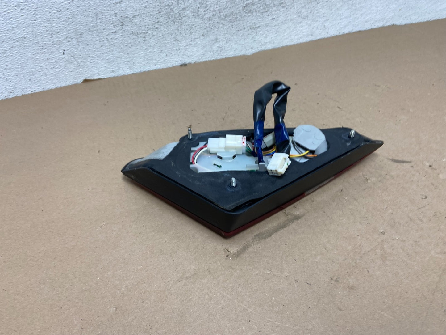 2004 to 2006 Lexus LS430 Left Driver Side Tail Light Inner AG34045
