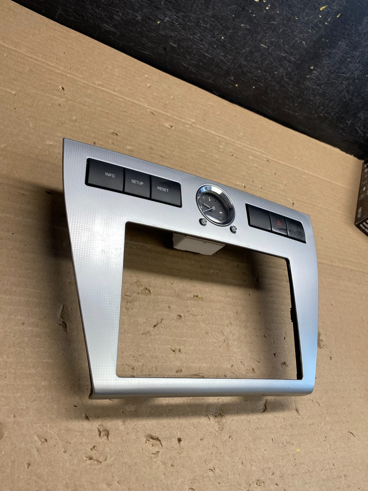 2006 to 2009 Ford Fusion Center Dash Radio Clock Bezel Trim AG5271 DG1