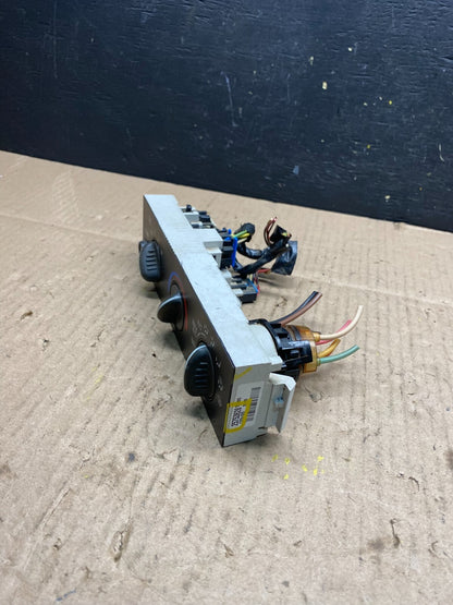 2001 - 2007 GMC Chevrolet Express 1500 Climate Control A/C M6539 DG2