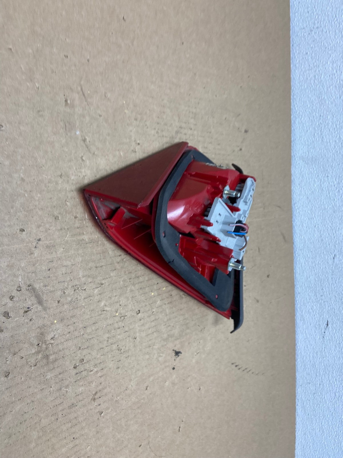 2012 to 2015 Volkswagen Passat Right Passenger Tail light inner Oem AC1175 LK4