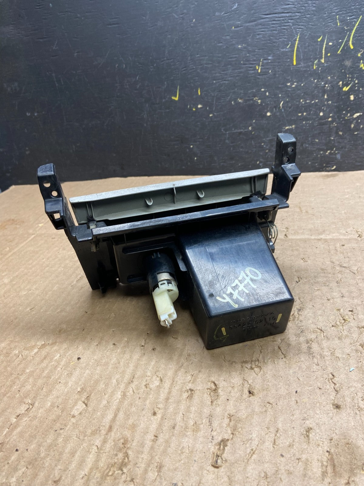 2009-2013 Toyota Corolla Dashboard Center Dash Storage Ash Tray Y7770 DG4