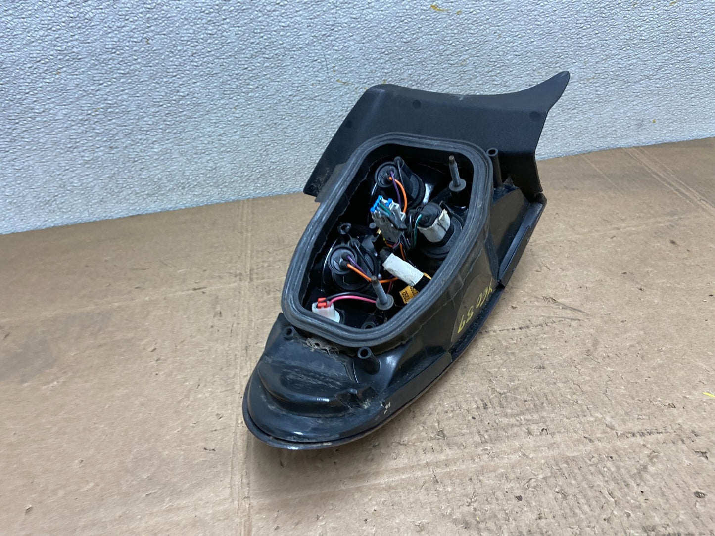 1996 to 1999 Pontiac Bonneville Right Passenger RH Side Tail Light OEM Y6089 DW5