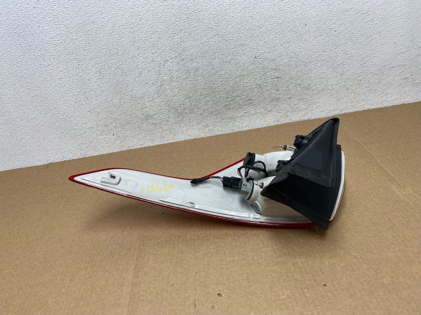 2013 to 2016 Ford Escape Left Driver LH Side Tail Light AF9511 DW4