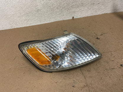 2000 to 2001 Lexus ES300 Right Passenger RH Side Turn Signal AF5128 DW0