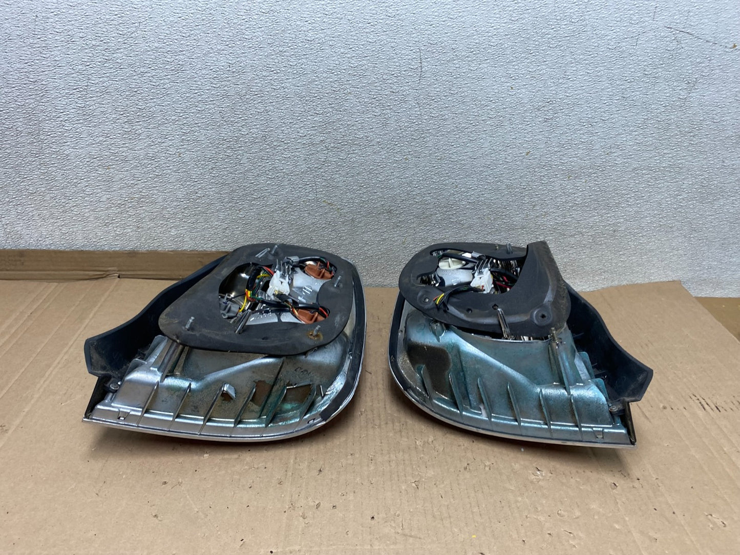 2004 2005 Hyundai XG350 XG Left+Right Tail Lights Oem U7207 DW6