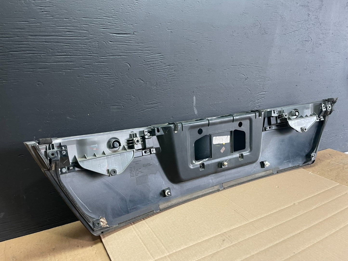 2008 to 2012 Honda Accord Sedan Trunk Deck Lid Trim Panel Molding AB7580 DG8