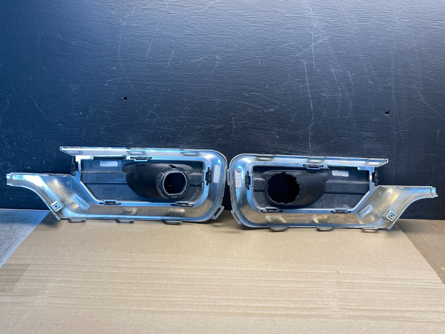 2013 to 2016 GMC Acadia Right+Left Fog Light Bezel Trim AF0106 DG2