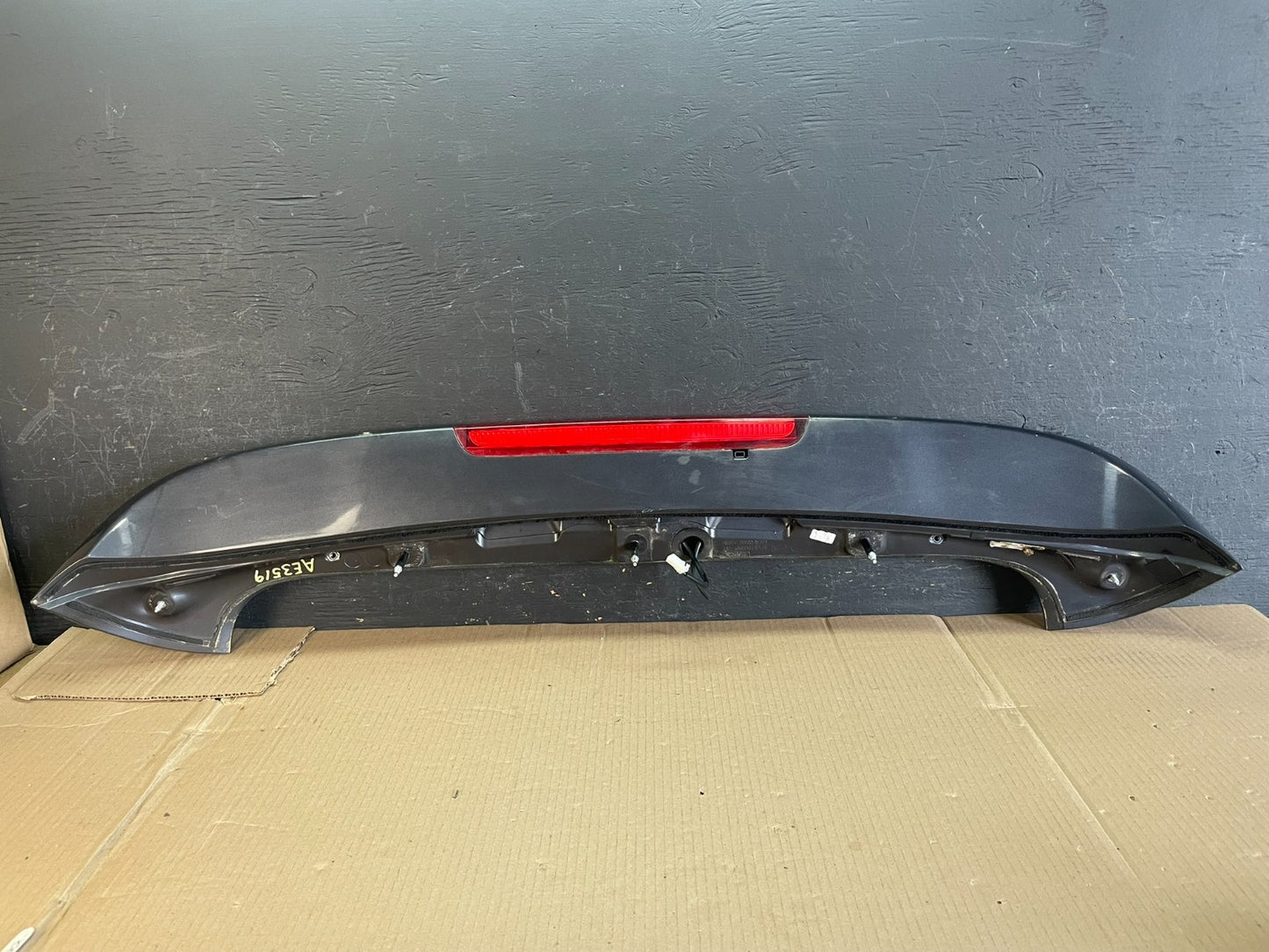 2016 to 2020 Kia Sorento Rear Spoiler Wing Brake Light AE3519 DG5
