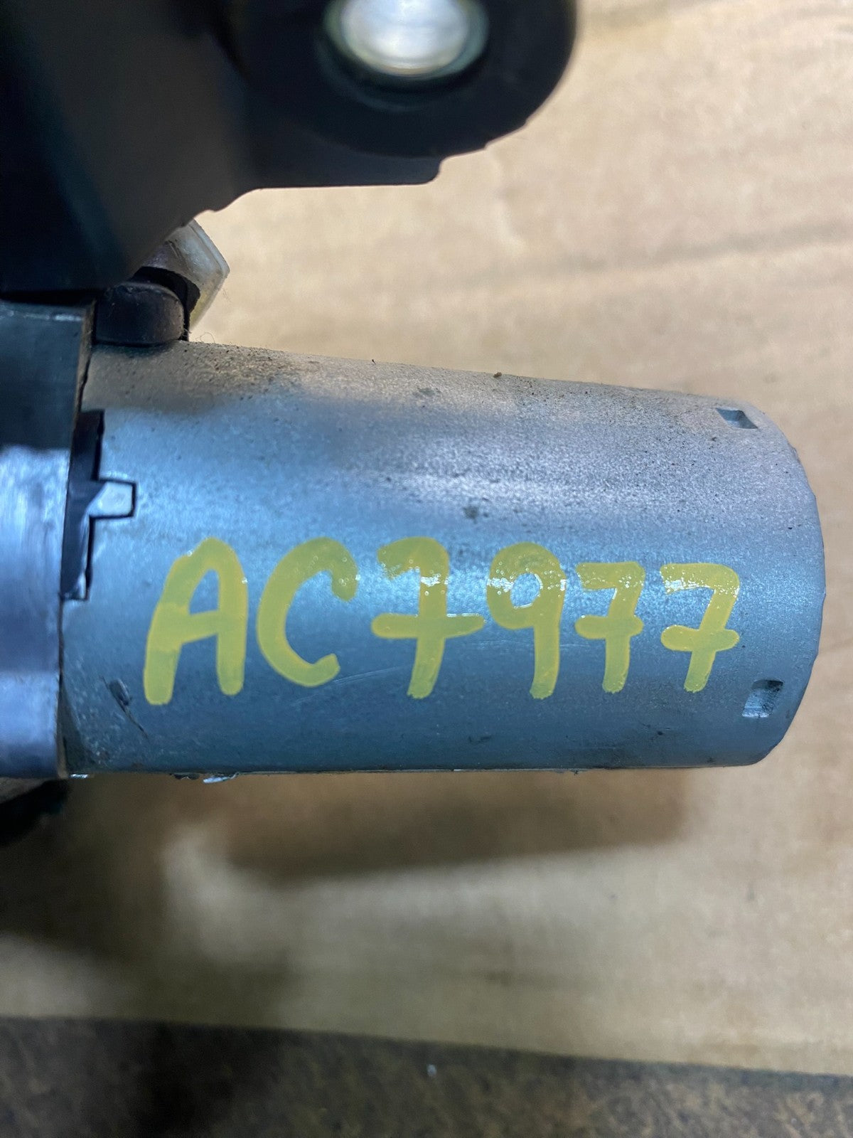 2017 to 2021 Nissan Rogue Rear Windshield Wiper Motor ac7977 DG5