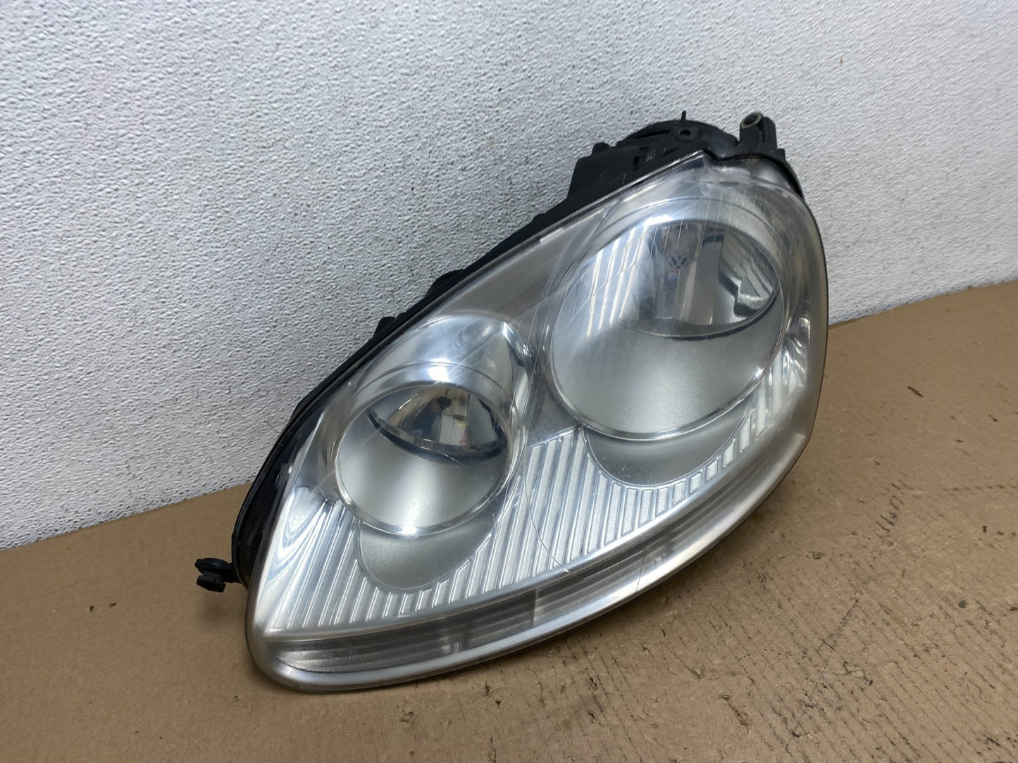 2005 to 2010 Volkswagen Jetta Left Driver LH Side Headlight Halogen AF3224 DW2