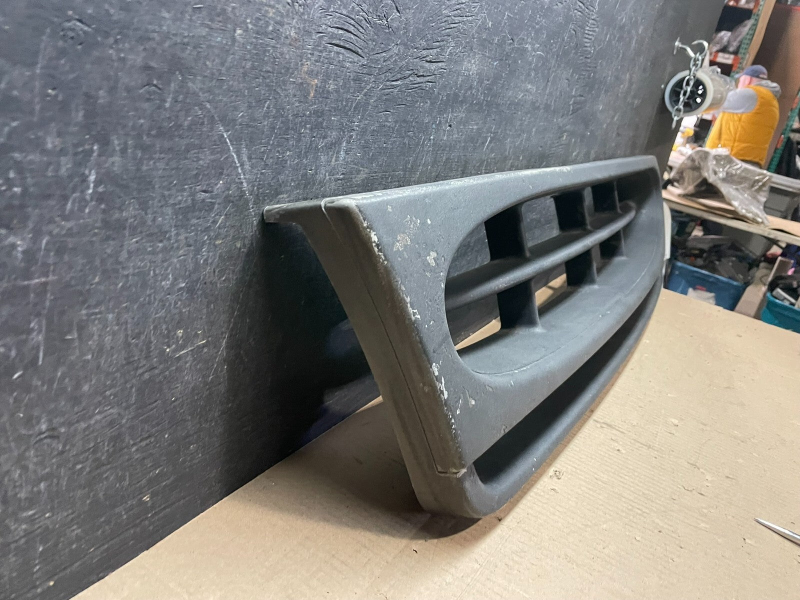 1997 to 2002 Ford Econoline Front Grille Grille i7566 PS2