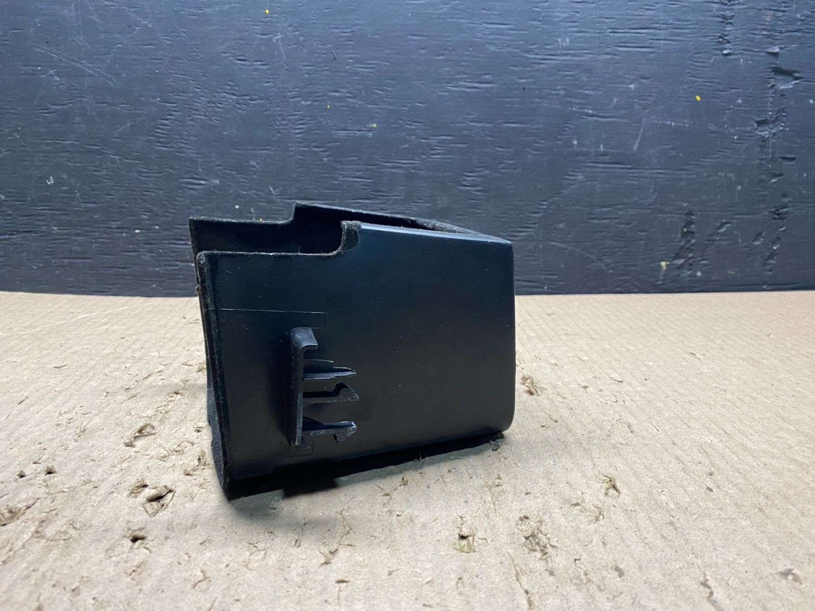 2012 - 2016 Buick Verano Center Console Dash Storage Trim Outlet F9103 DG1 OEM1