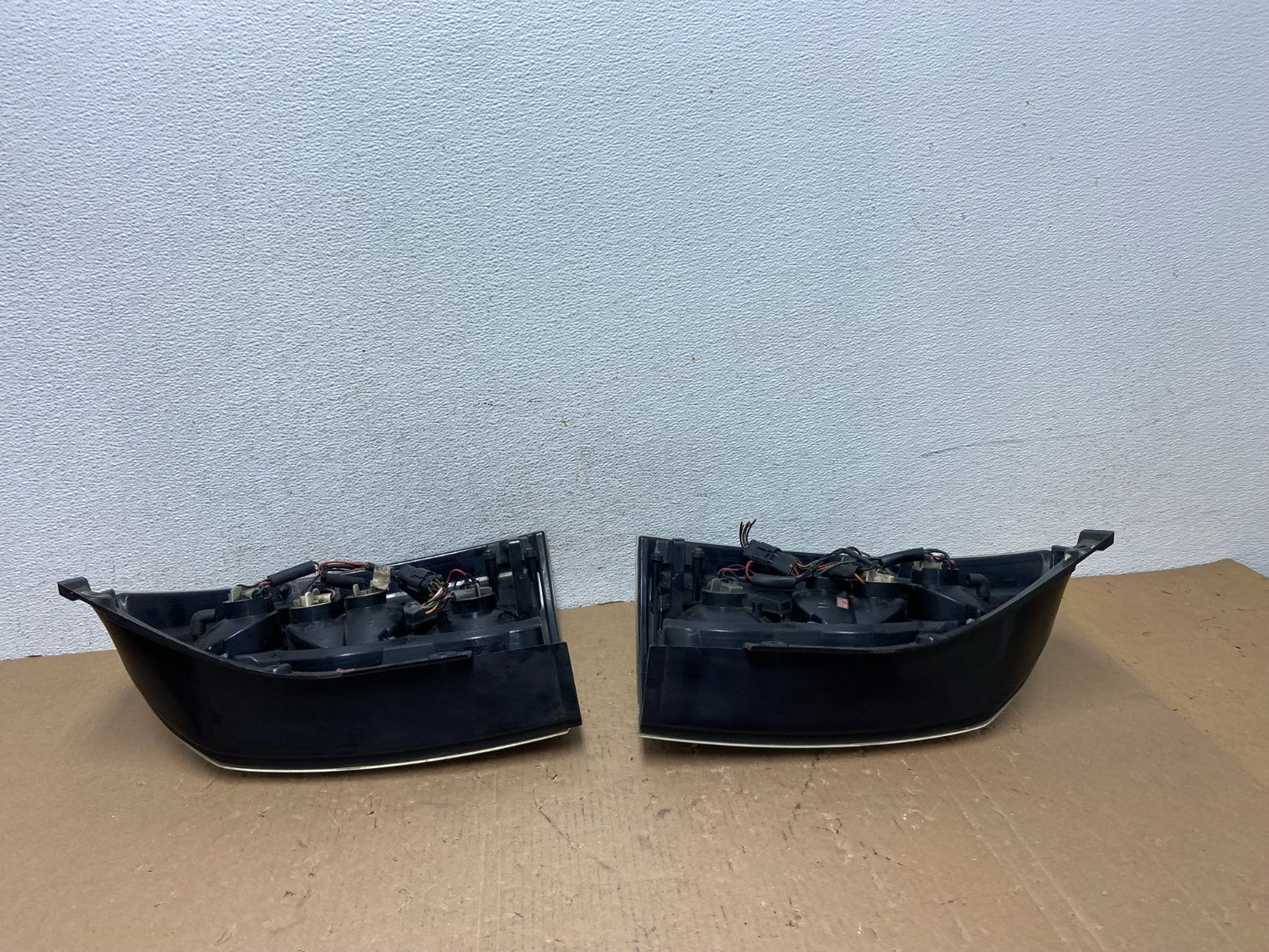 2005 to 2009 Hyundai Tucson Left+Right Side Black Tail Lights AD8052 DG8