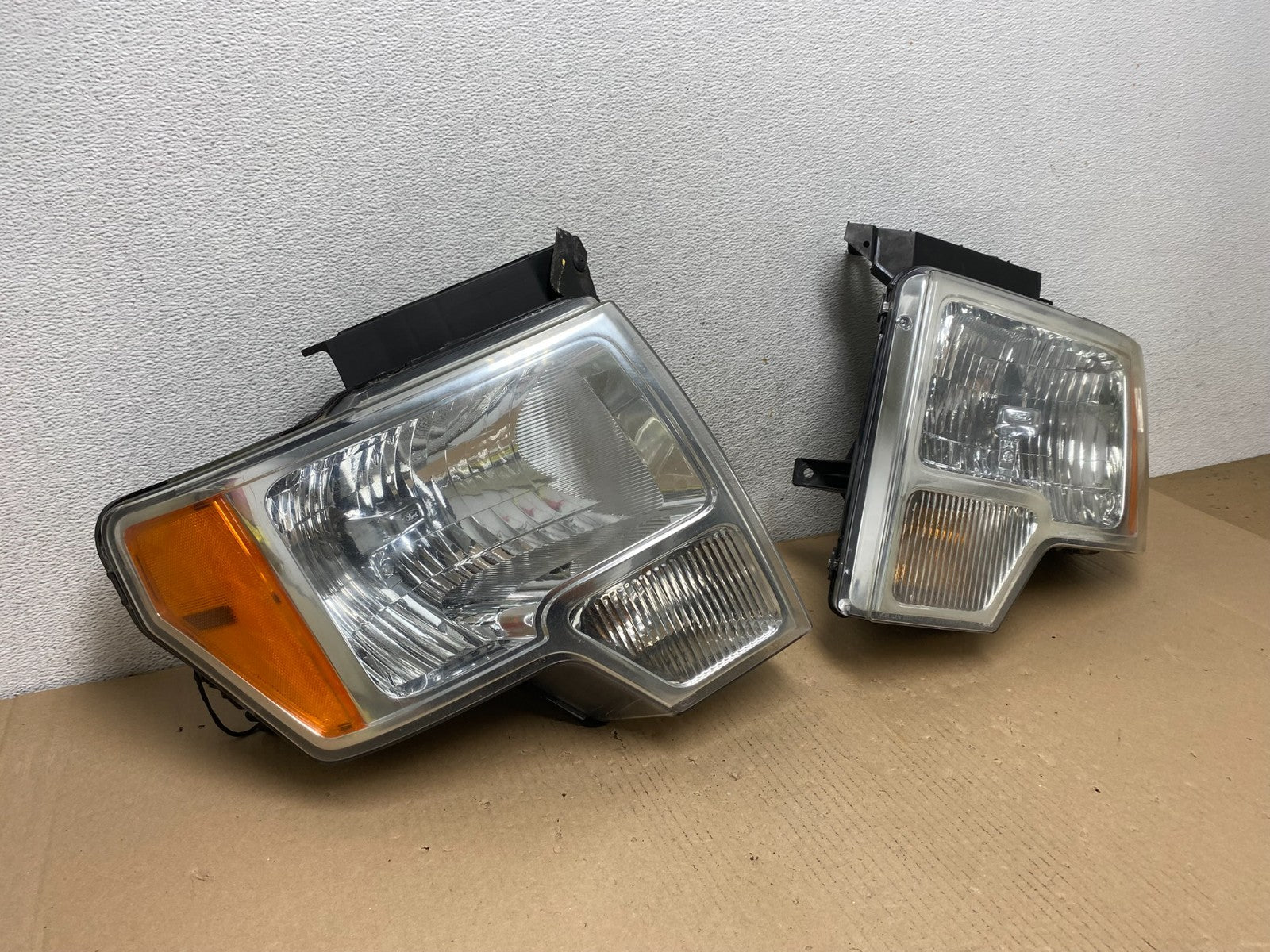 2009 to 2014 Ford F-150 F150 Left+Right Halogen Headlights AF3100 DW2