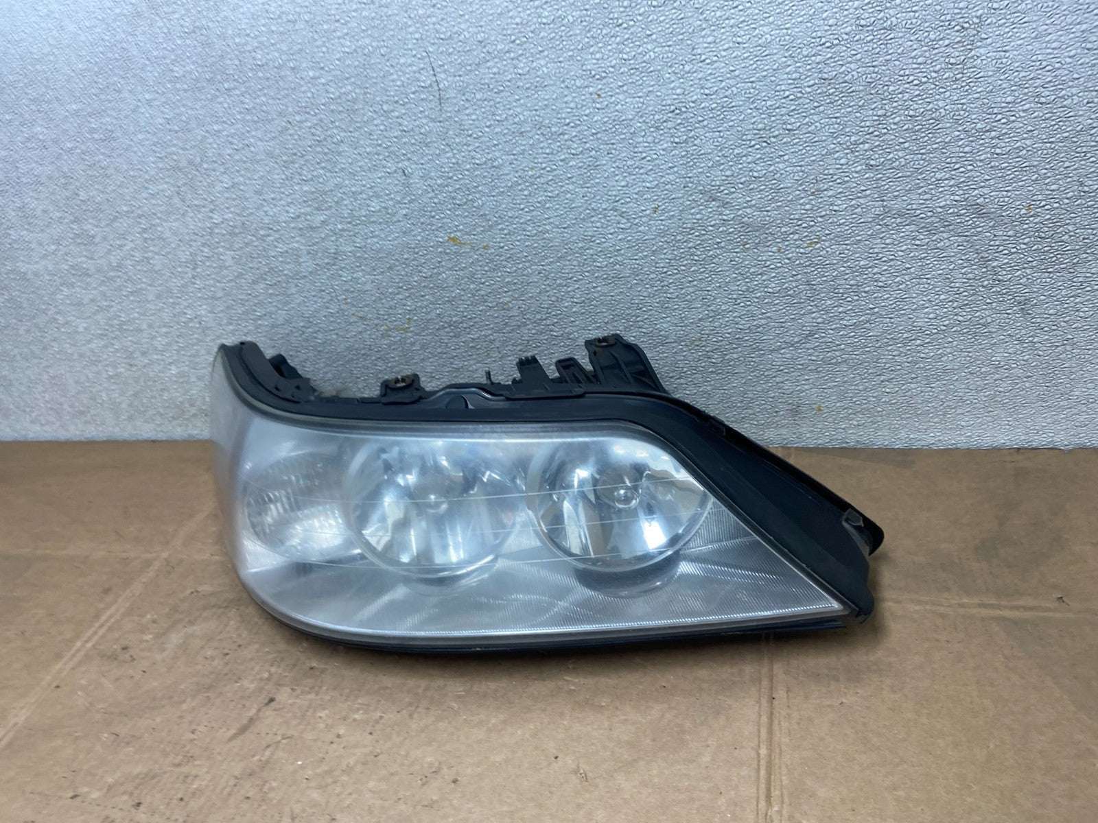 2005 to 2011 Lincoln Town Car Right Passenger Rh Side Headlight OEM Y5630 DW1
