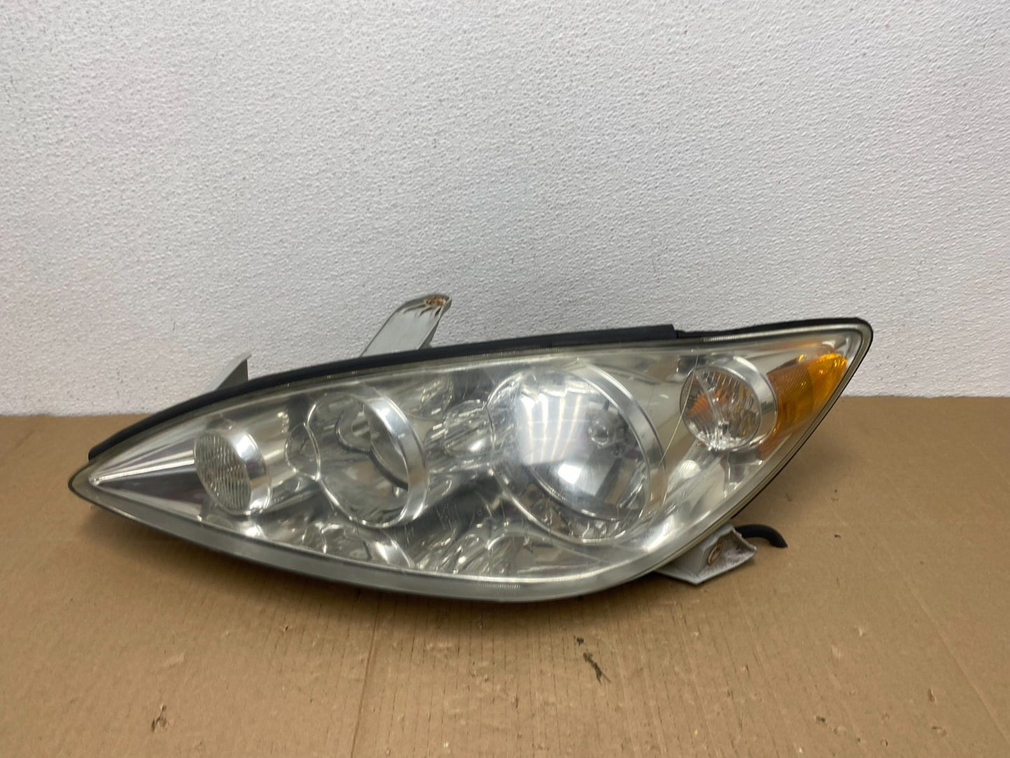 2005 to 2006 Toyota Camry Left Driver LH Halogen Headlight AB8133 DW0