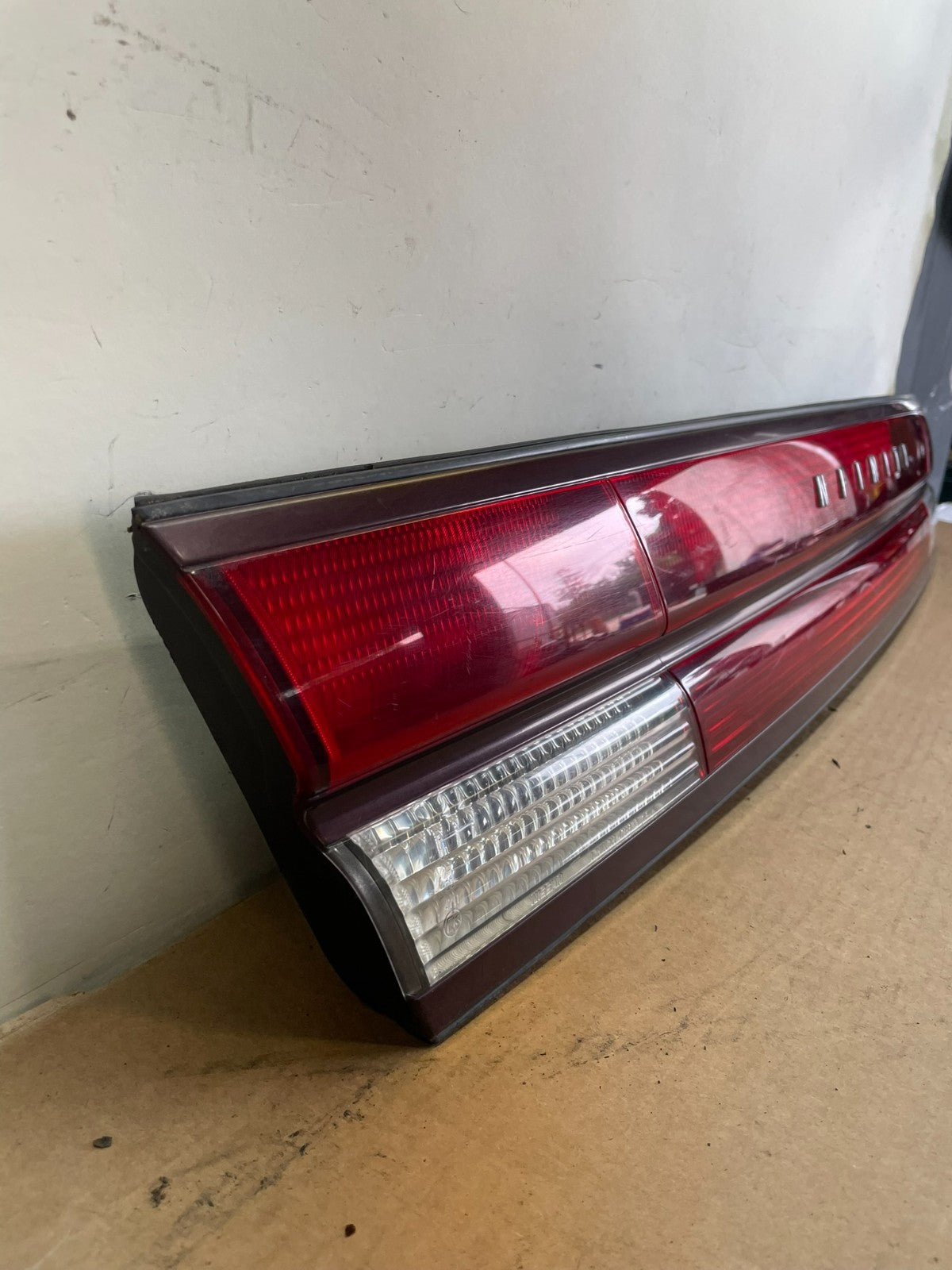 1996 to 1997 Infiniti i30 Rear Trunk Center Panel Tail Light AF8780 DG2