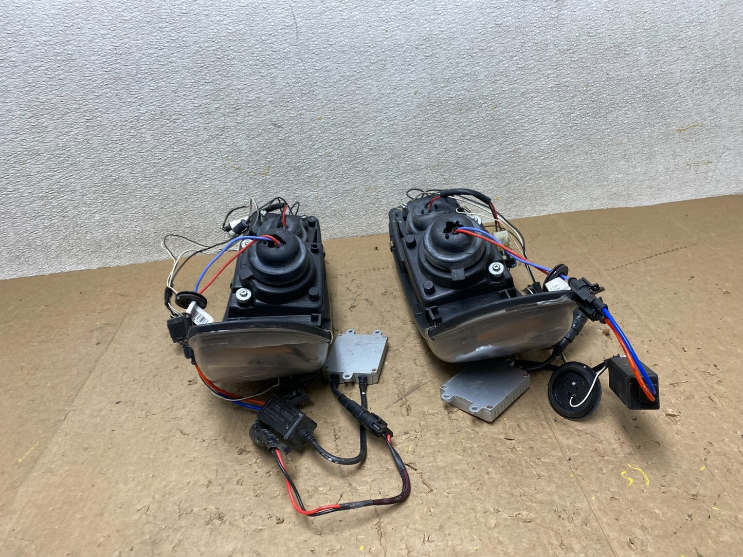 1999- 2006 GMC Sierra Left+Right Set LED Headlight W9247 DG15