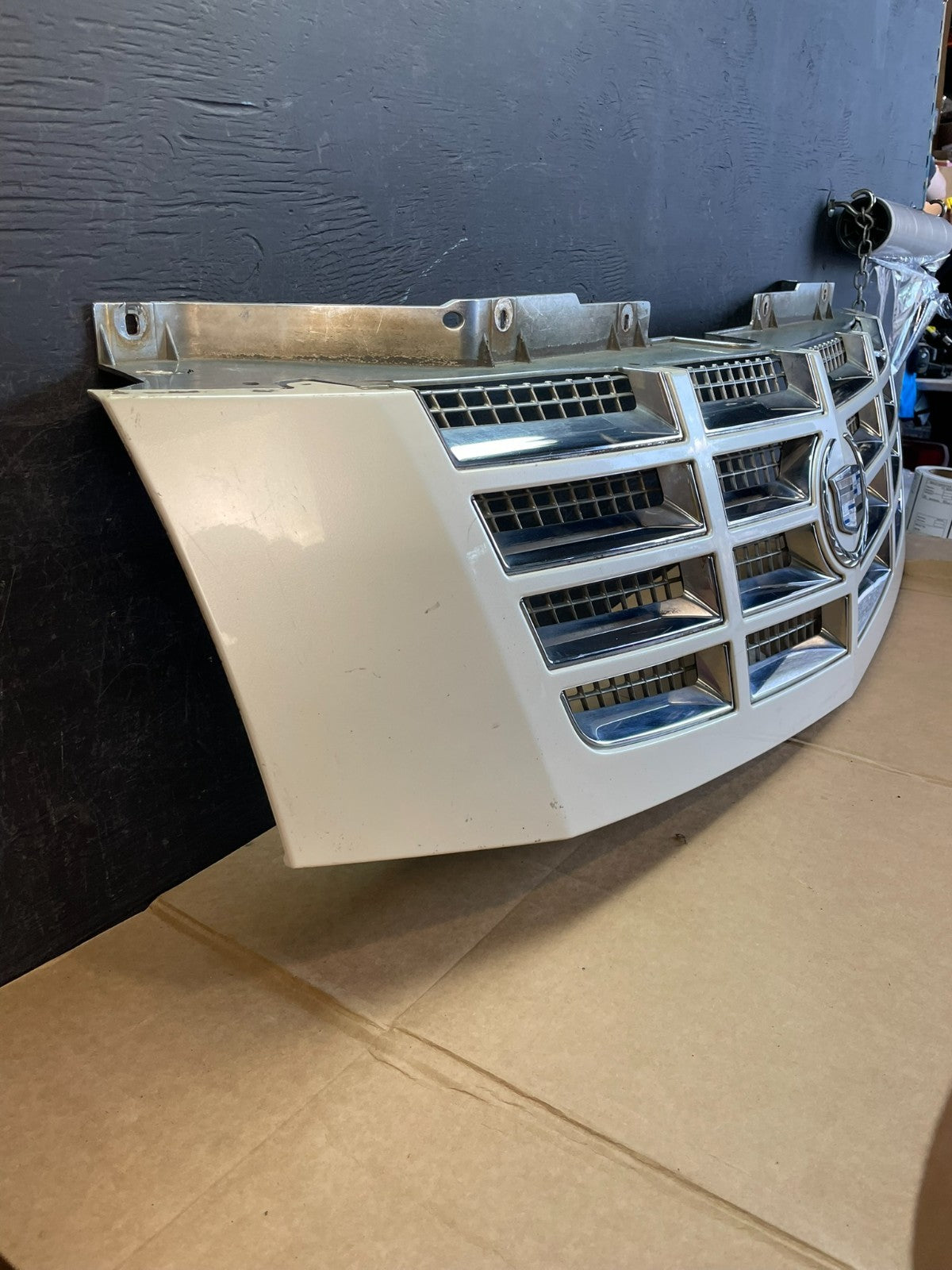 2007-2014 Cadillac Escalade Front Upper Grille Grill AE0791 DG2