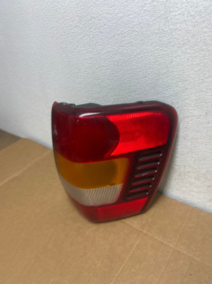 1999-2004 Jeep Grand Cherokee WJ Right Passenger Rh Tail Light AD5330 LK1