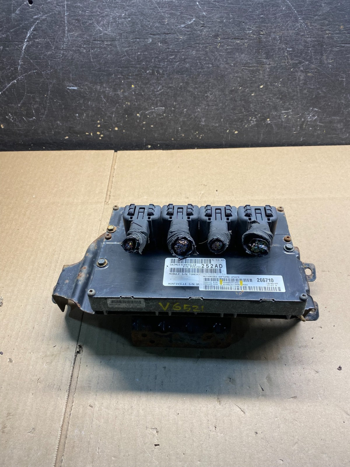 2010 Dodge Caravan Town & Country Engine Computer ECU OEM V6521 DG2