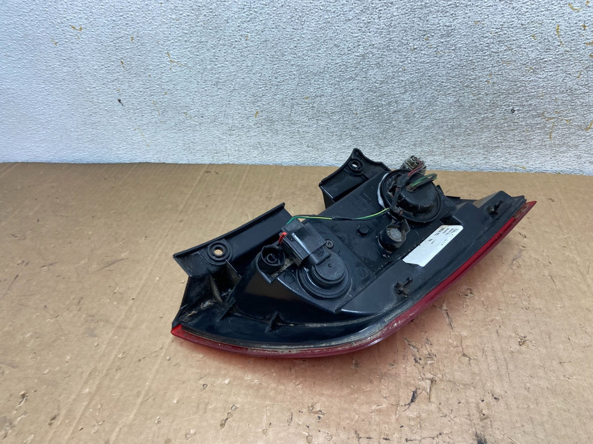 2004 to 2010 Infiniti Qx56 Right Passenger RH Side Tail Light AI9127 LK5
