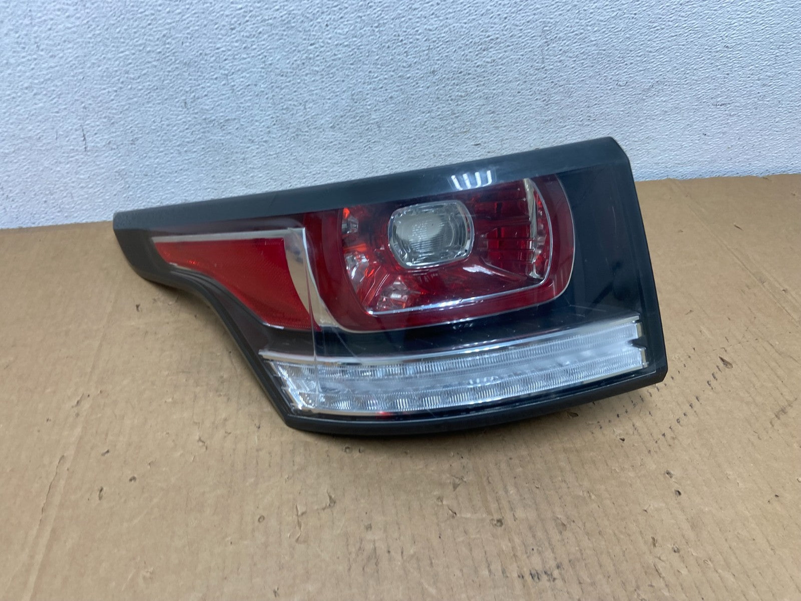 2014 - 2017 Land Rover Range Rover Sport Left Driver LH Tail Light AD0986 DG0