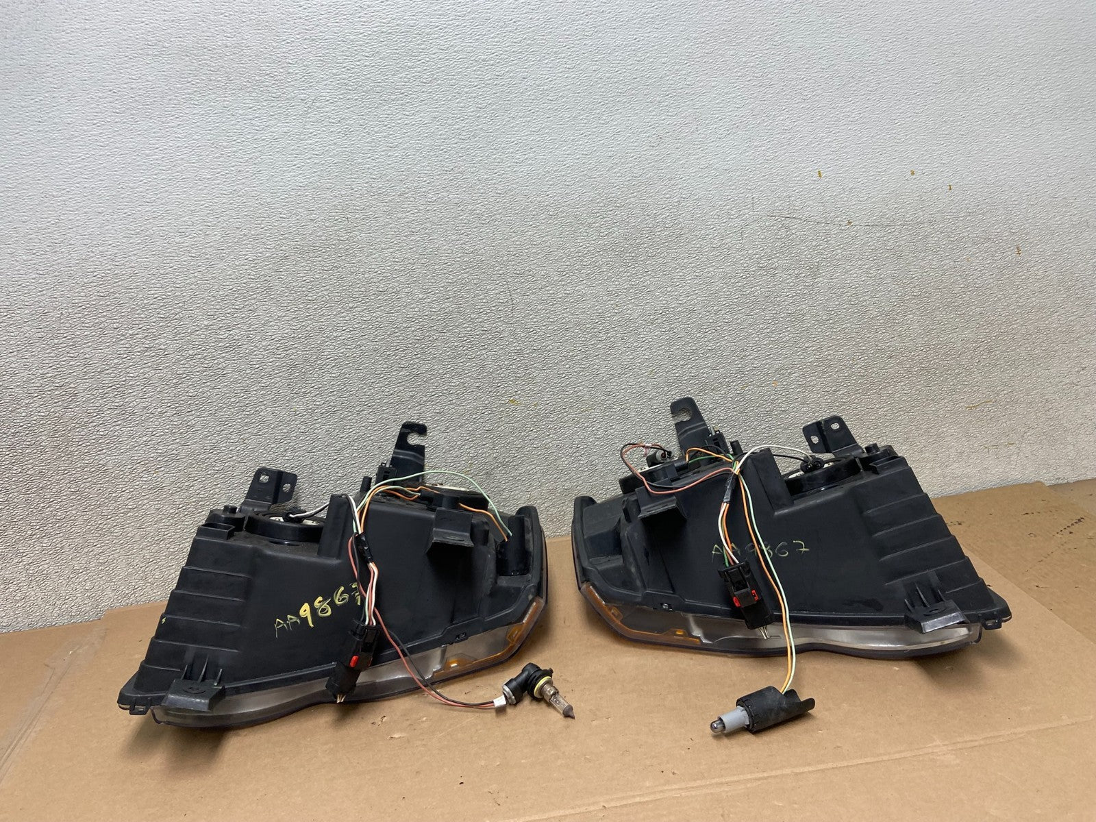 2009-2010 Jeep Grand Cherokee Left+Right Set Halogen Headlights AA9867 DW7