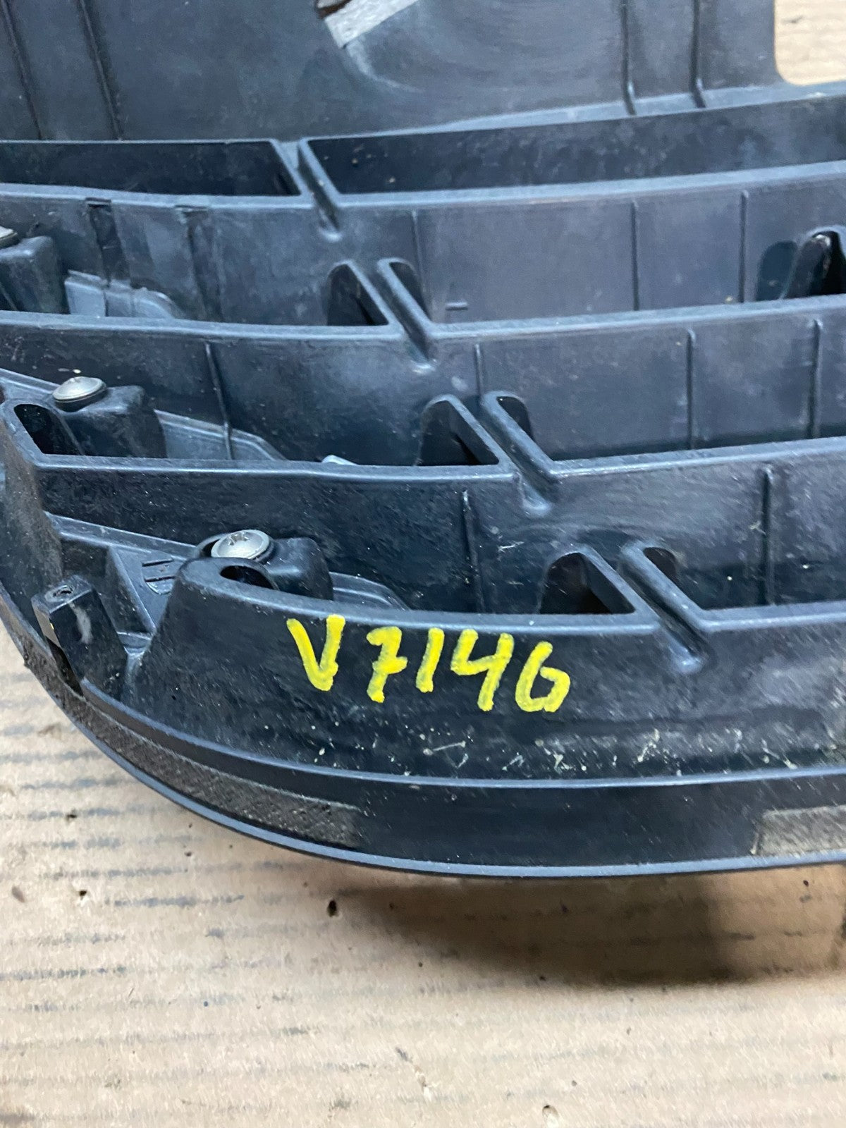 2010 Hyundai Elantra Front Upper Grille Grill V7146 DG11
