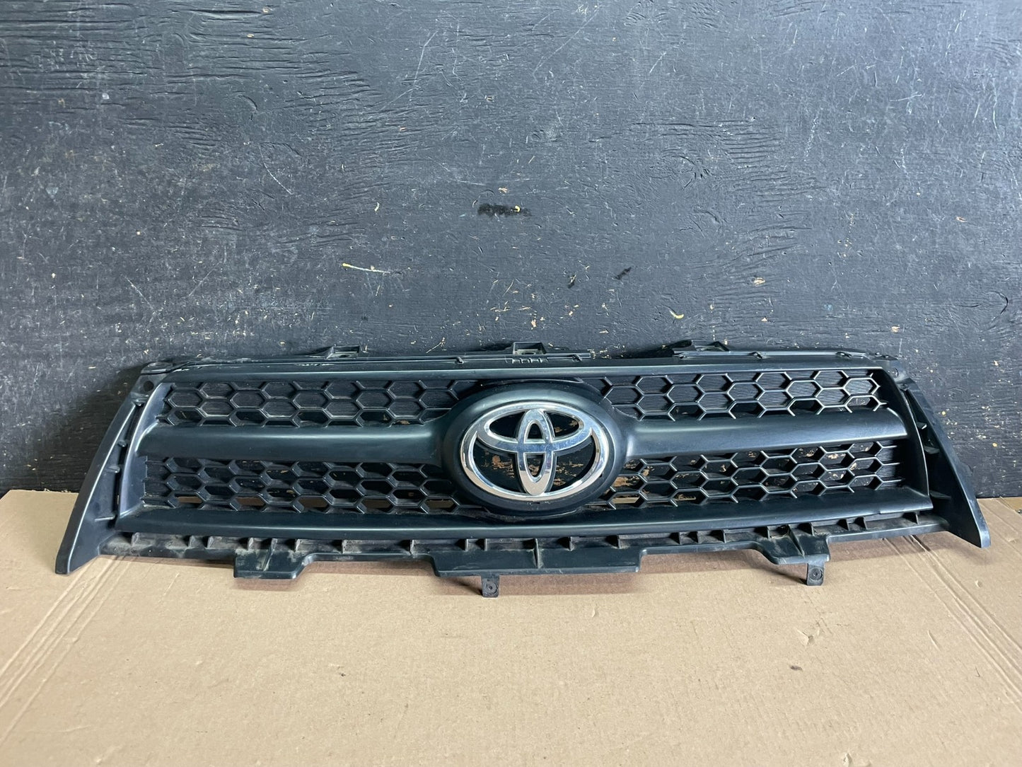 2009 to 2012 Toyota RAV4 Front Upper Grill Grille OEM Z8577 DG0