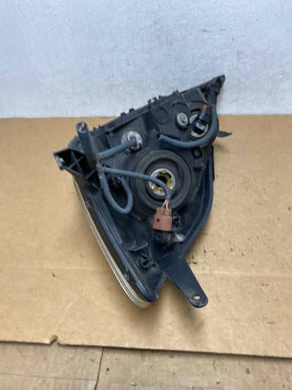 2004-2005 Toyota Sienna Right Passenger Halogen Headlight AD5249 DW6