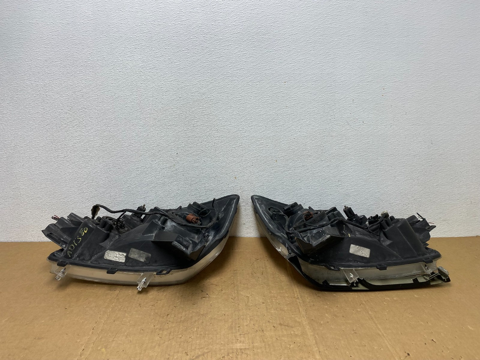 2004 to 2007 Nissan Armada Left+Right Side Set Headlights AD1380 DW11