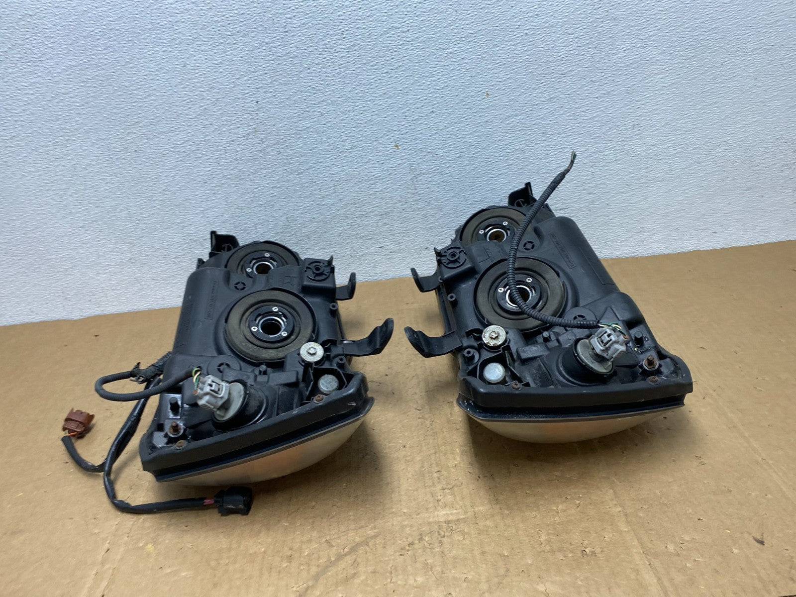 2004 2005 2006 Toyota Highlander Headlights Left+Right Side AD1390 DW13