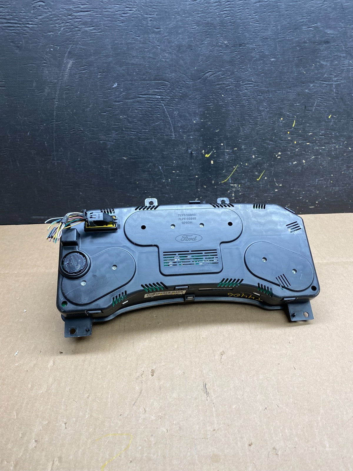 2007 to 2014 Ford Expedition Speedometer Cluster Gauge t4406 DG5