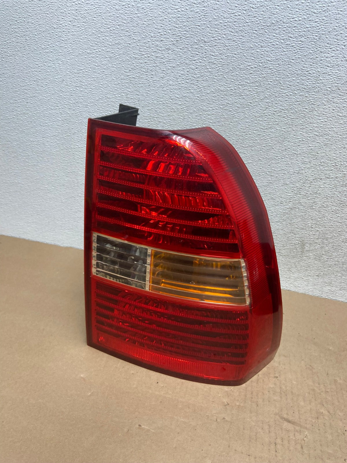 2005 to 2007 Kia Sportage Right Passenger Side RH Side Tail Light AG4640 LK0