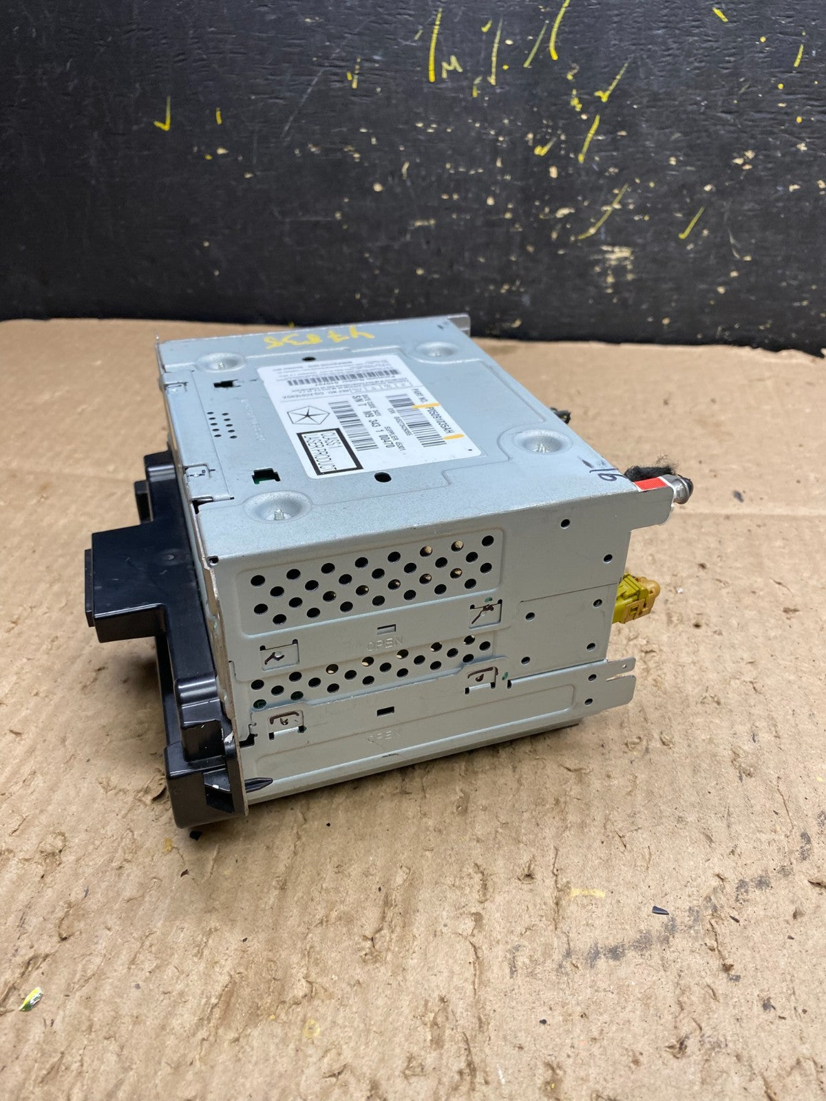 2011 - 2013 Dodge Journey Radio Info Media CD Player Unit OEM Y7838 DG2