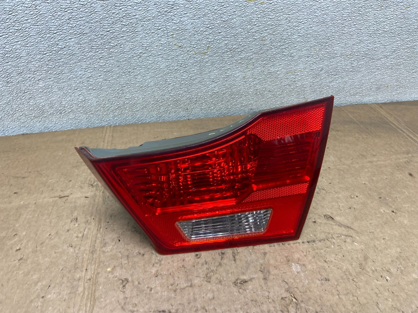 2009 - 2010 Kia Optima Right Passenger RH Side Inner Tail light Oem Y6955 DW0