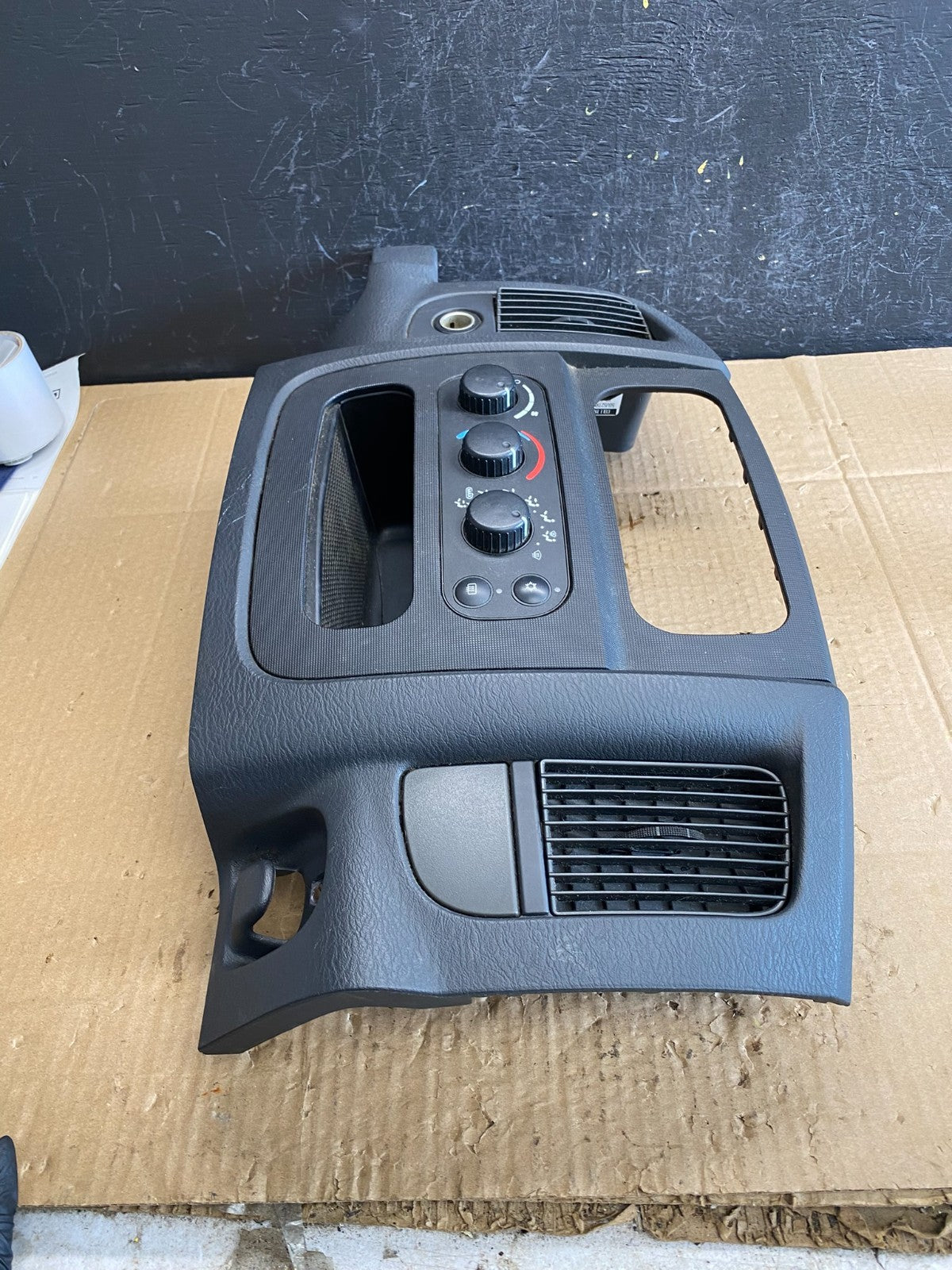 2002 to 2005 Dodge Ram Radio Climate Control Dash Air Vent Bezel Trim ac9519 DG2