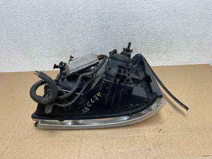 2002-2006 Cadillac Escalade Right Passenger Side Xenon HID Headlight AE66747
