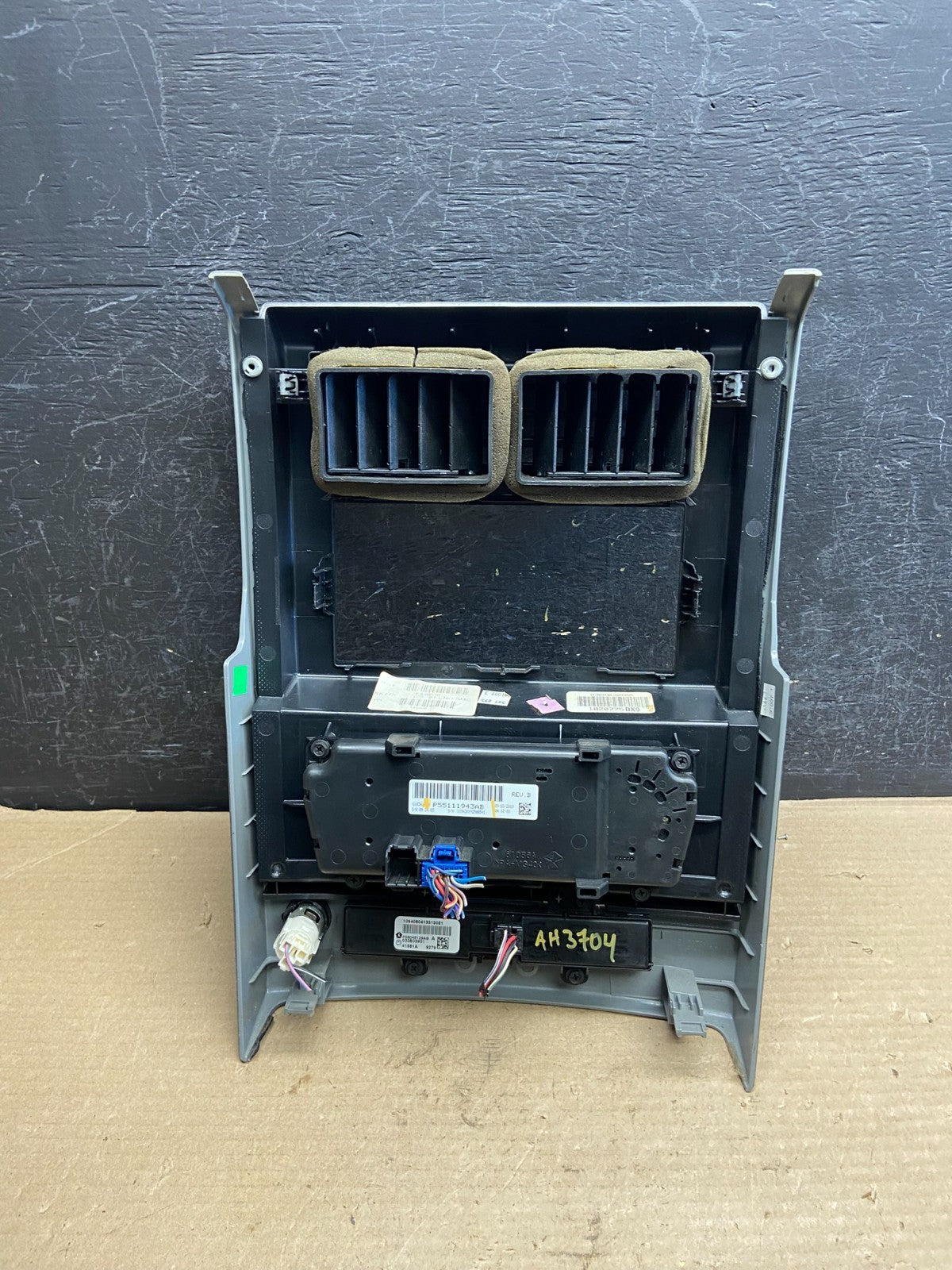 2008 to 2012 Jeep Liberty Dash Climate Temperature Control Radio Bezel AH3704 DG4
