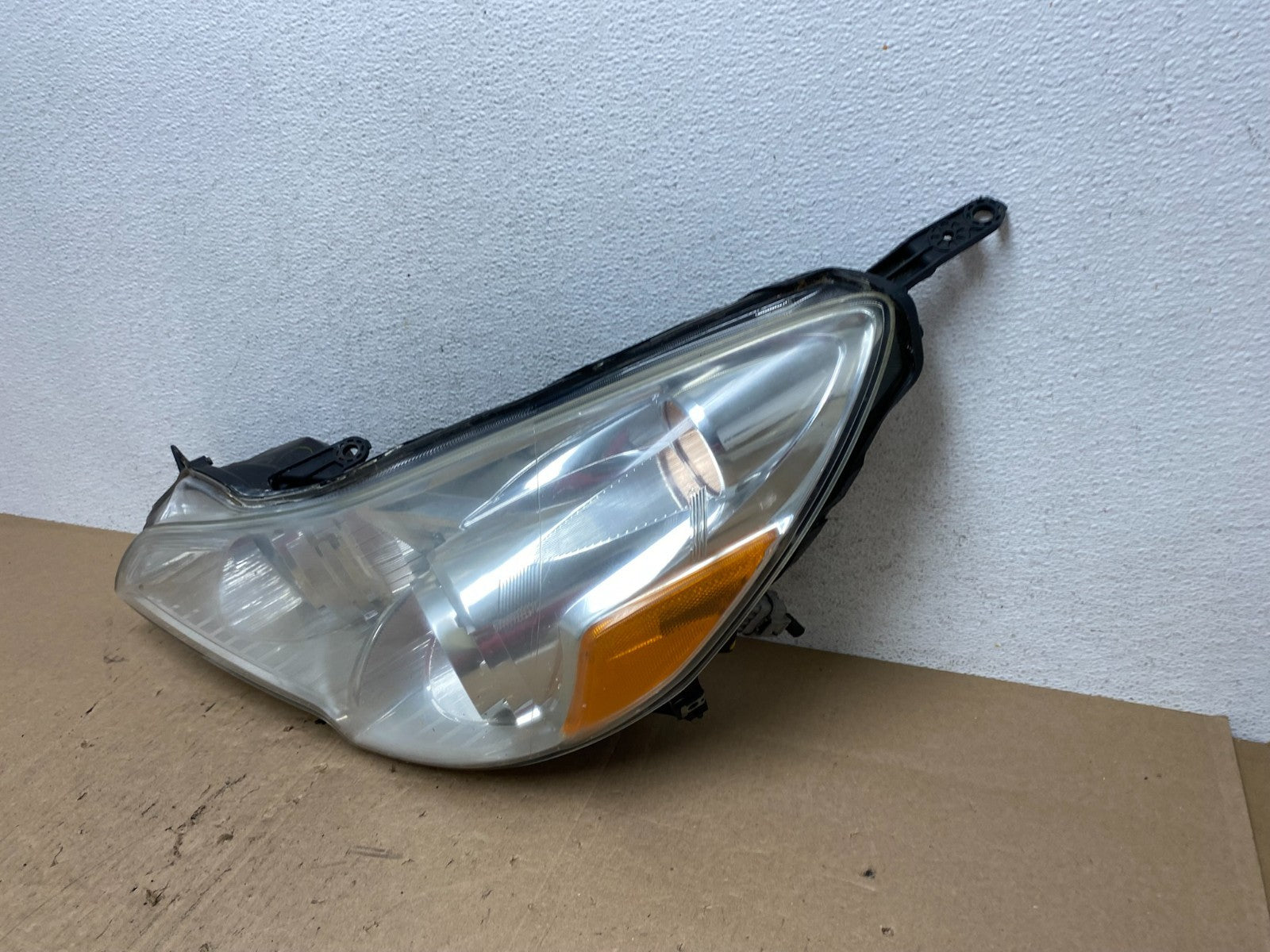 2010 2011 2012 Subaru Legacy Outback Left Driver Halogen Headlight AE6136 DW1