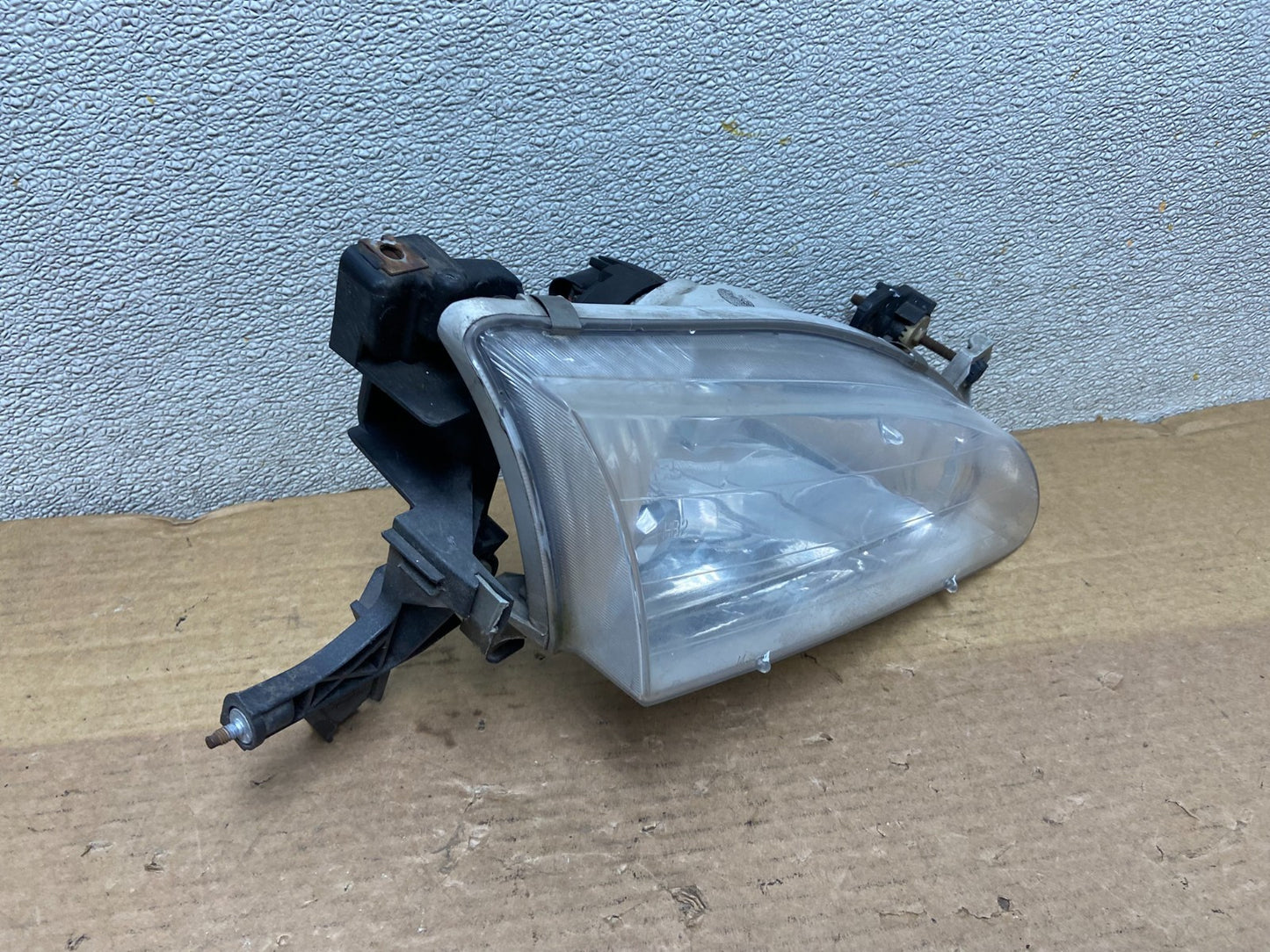1998 to 2000 Toyota Corolla Front Right Passenger RH Headlight AB5219 DW2