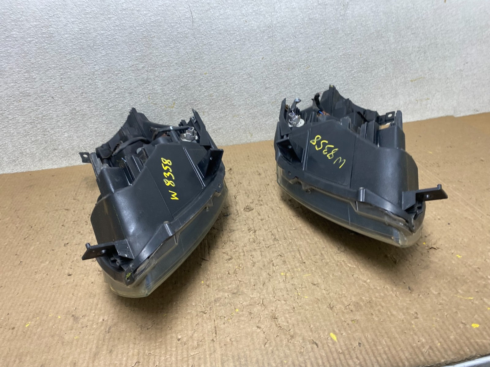 2004 to 2009 Nissan Quest Left+Right Side Black Headlights W8358 DW13