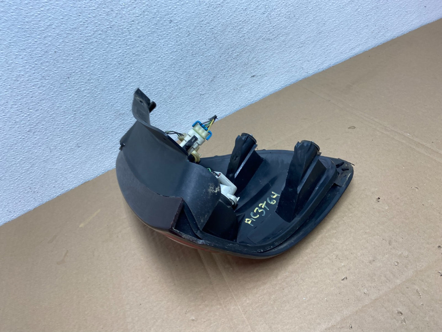 2001 - 2005 Pontiac Aztek Left Driver LH Side Tail Light AC3764 DW5