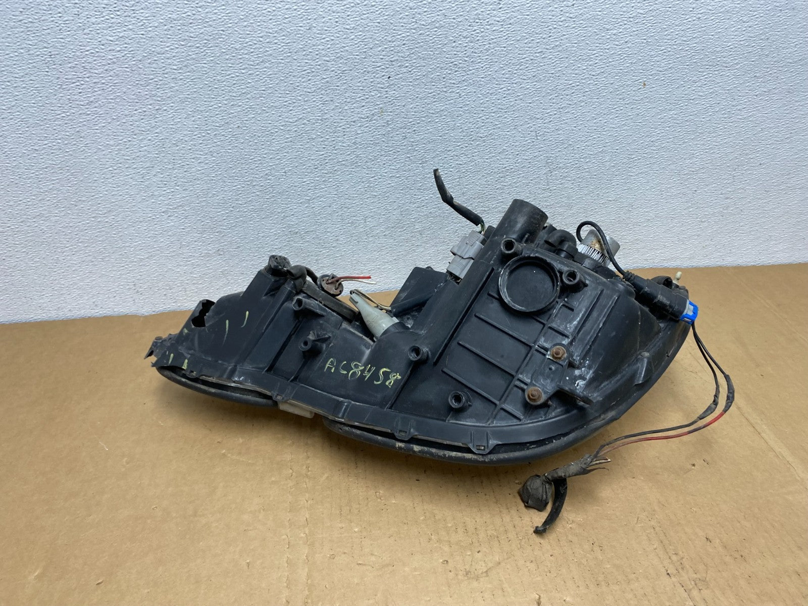 2001 to 2005 Lexus GS430 Gs300 Right Passenger Headlight Halogen AC8458 DW7